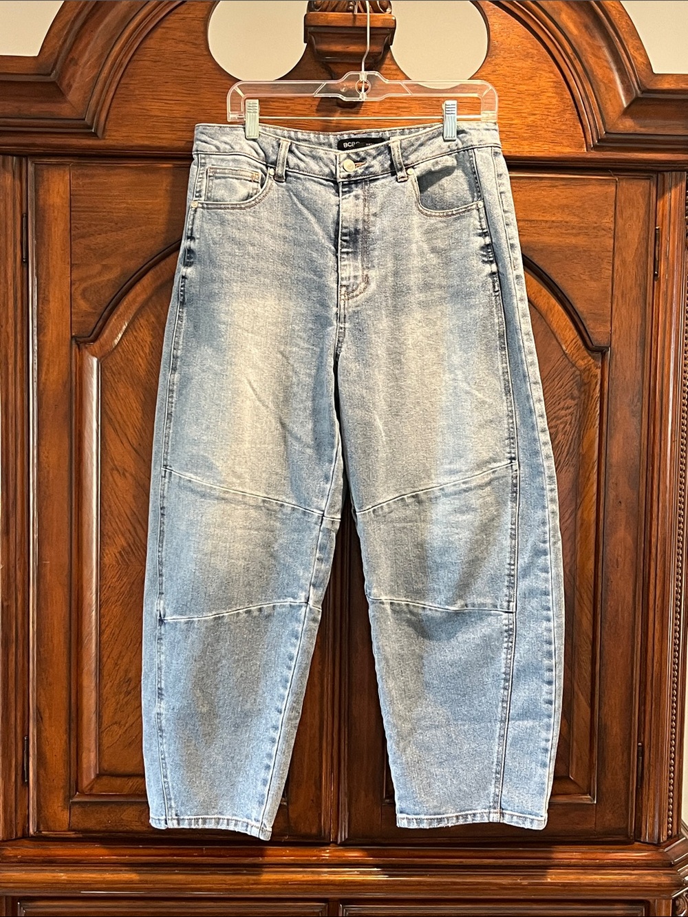 BCBGeneration High-Rise Barrel Leg Jeans size 9/29 in Mannerism Wash